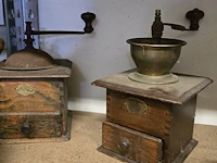 Lot 221 - vintage koffiemolens 5 stuks - afbeelding 3 van  3