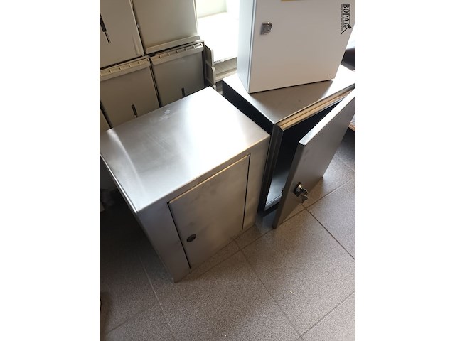 Lot 222 - brievenbussen. 3 stuks - afbeelding 3 van  3