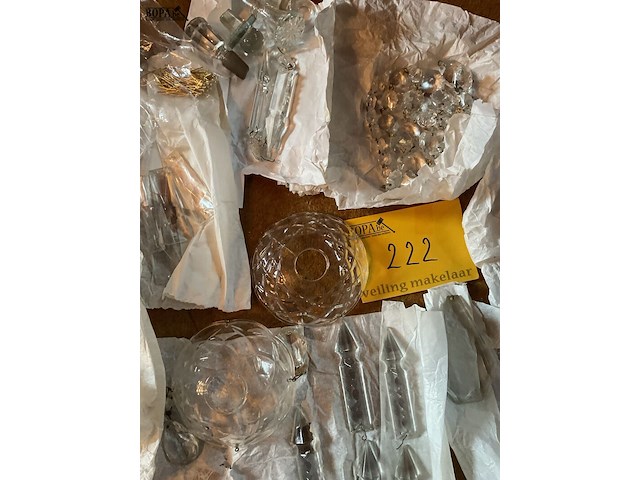 Lot 222 - kristallen vervangstukken voor luchter - afbeelding 3 van  4