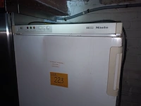 Lot 223 - diepvrieskast miele - afbeelding 2 van  3