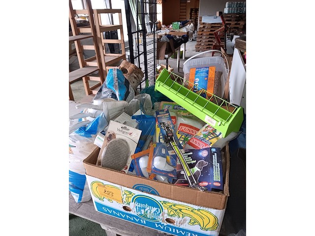 Lot 223 - dierenbenodigdheden - afbeelding 1 van  6