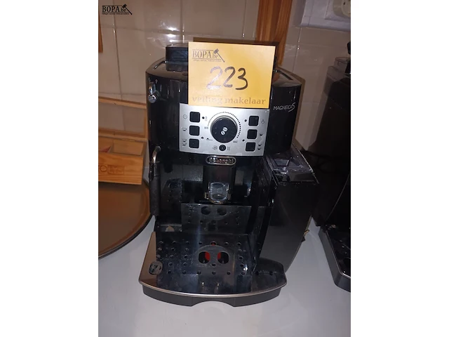 Lot 223 - espresso machine delonghi - afbeelding 1 van  3
