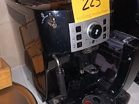 Lot 223 - espresso machine delonghi - afbeelding 2 van  3