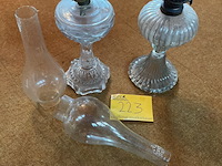 Lot 223 - glazen olielampen oude verlichting - afbeelding 1 van  4