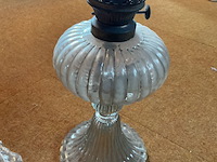 Lot 223 - glazen olielampen oude verlichting - afbeelding 3 van  4