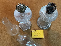 Lot 223 - glazen olielampen oude verlichting - afbeelding 4 van  4