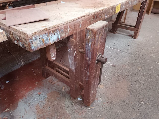 Lot 223 - houten werkbank - afbeelding 2 van  3