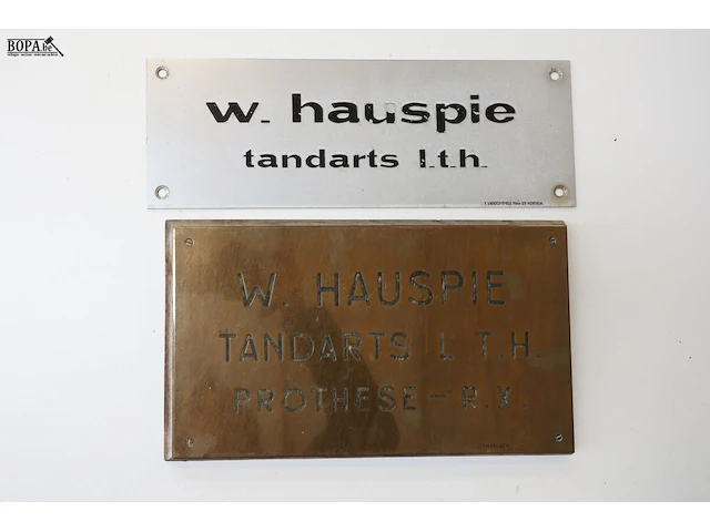 Lot 223 - naamborden - afbeelding 2 van  4