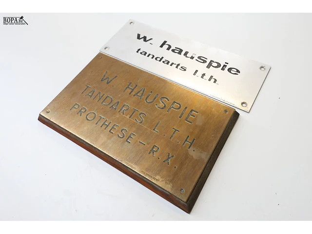 Lot 223 - naamborden - afbeelding 3 van  4