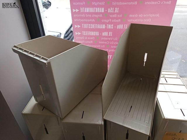 Lot 223 - pvc sorteervakken. 26 stuks - afbeelding 3 van  3