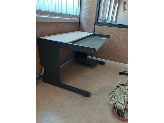 Lot 223 - tafel en bureau tafel - afbeelding 4 van  5