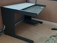 Lot 223 - tafel en bureau tafel - afbeelding 4 van  5