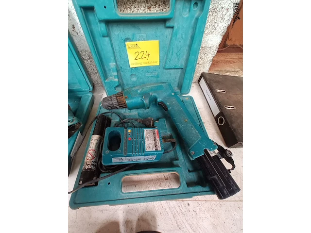Lot 224 - accu schroefmachine makita - afbeelding 3 van  3