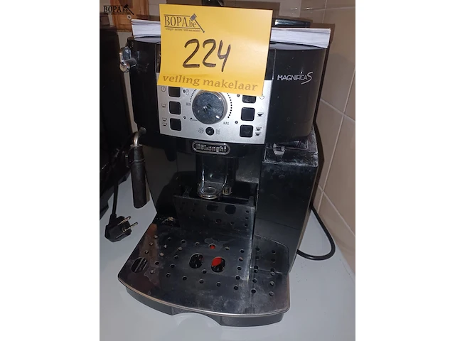 Lot 224 - espresso machine delonghi - afbeelding 3 van  3