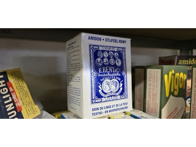 Lot 224 - mooi lot oude verpakkingen en pratic mop in blik jaren '40 - afbeelding 8 van  12