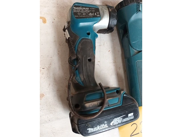Lot 225 - accu zaklamp makita. 2 stuks - afbeelding 2 van  4