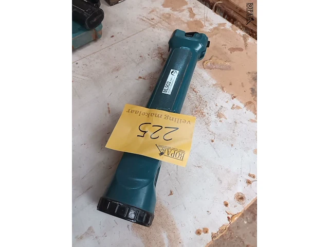 Lot 225 - accu zaklamp makita. 2 stuks - afbeelding 4 van  4