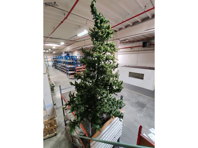 Lot 225 - kerstboom - afbeelding 1 van  3