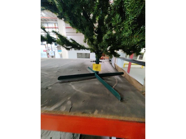 Lot 225 - kerstboom - afbeelding 3 van  3