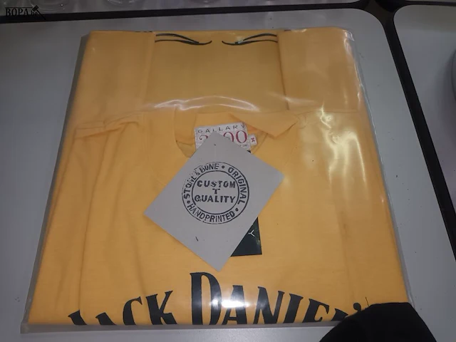 Lot 225 - t-shirt jack daniel’s. 2 stuks - afbeelding 2 van  3