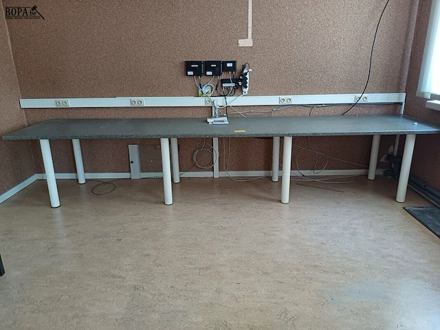 Lot 225 - werktafel - afbeelding 1 van  4