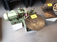 Lot 226 - antieke slijpmachine - afbeelding 1 van  3