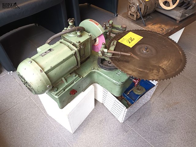 Lot 226 - antieke slijpmachine - afbeelding 2 van  3