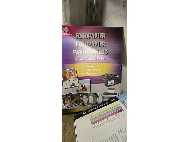 Lot 226 - fotopapier a4, verpakkingen en 1 pak speciale kaarten - afbeelding 3 van  5
