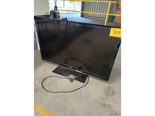 Lot 227 - lg scherm 42 inch (h) - afbeelding 1 van  6