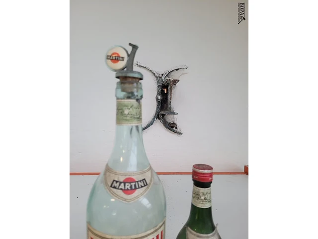 Lot 227 - paar oude martiniflessen 2 ex. - afbeelding 3 van  4