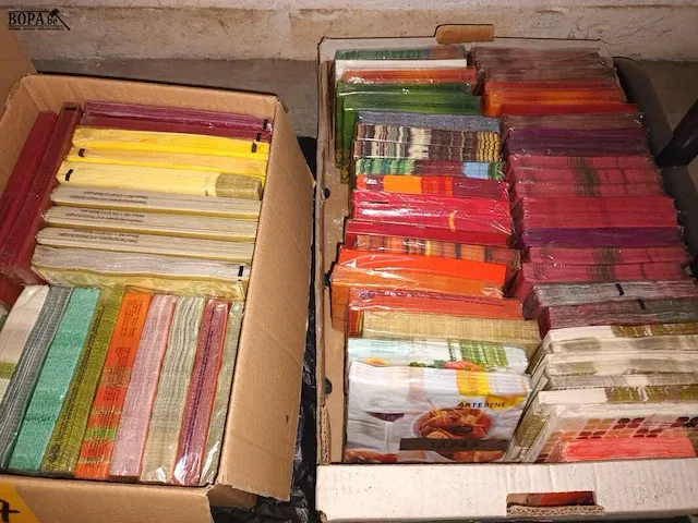 Lot 227 - servetten. 4 dozen - afbeelding 2 van  3