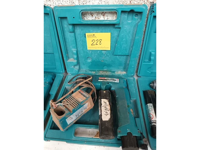 Lot 228 - accu schroefmachine makita - afbeelding 1 van  3
