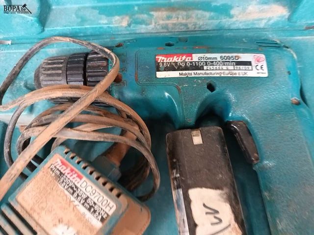 Lot 228 - accu schroefmachine makita - afbeelding 2 van  3