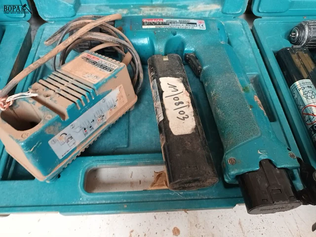 Lot 228 - accu schroefmachine makita - afbeelding 3 van  3