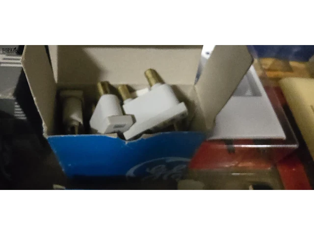 Lot 228 - elektrisch materiaal, kabel, verzekeringen, pinnen... - afbeelding 6 van  9