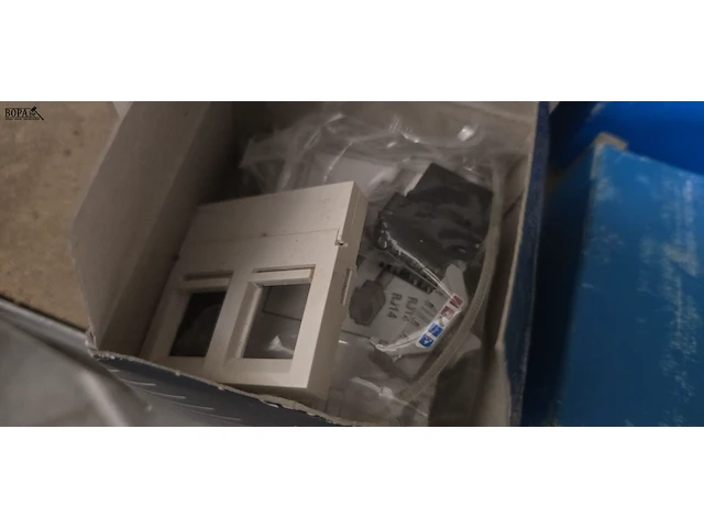 Lot 228 - elektrisch materiaal, kabel, verzekeringen, pinnen... - afbeelding 8 van  9