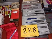 Lot 228 - groot lot balpennen en pennen - afbeelding 4 van  7