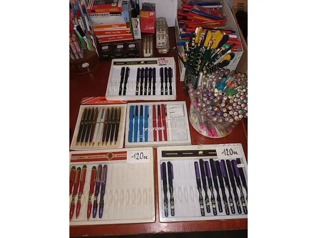 Lot 228 - groot lot balpennen en pennen - afbeelding 6 van  7