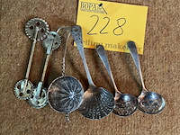 Lot 228 - verzilverde en zilveren keuken objecten klein - afbeelding 1 van  1