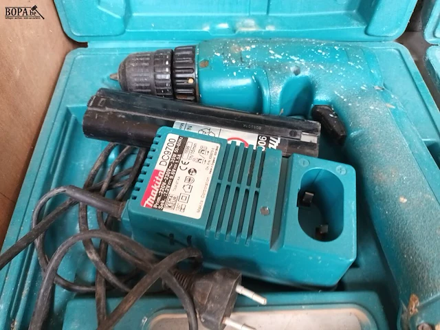 Lot 229 - accu schroefmachine makita - afbeelding 2 van  3
