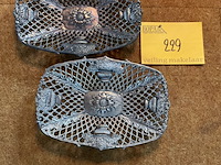 Lot 229 - schaaltjes of draadmandjes - afbeelding 1 van  2