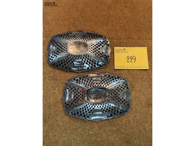 Lot 229 - schaaltjes of draadmandjes - afbeelding 2 van  2