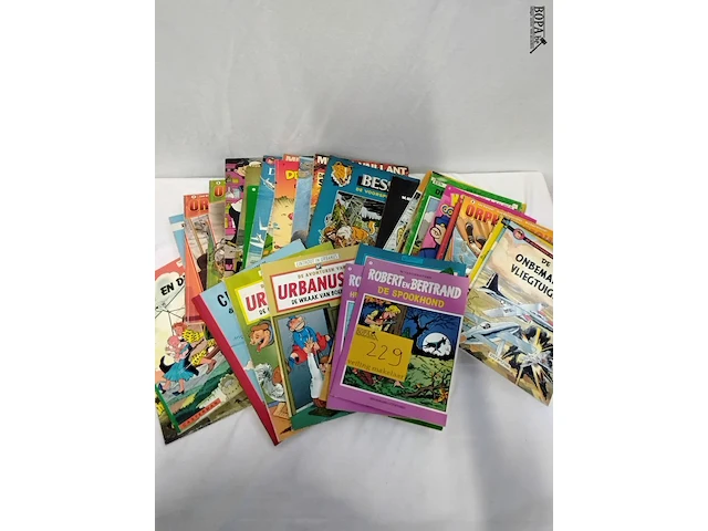 Lot 229 - stapel strips, allerhande, 27 stuks - afbeelding 1 van  1