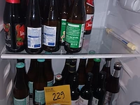 Lot 229 - wijn, water en bier - afbeelding 3 van  3