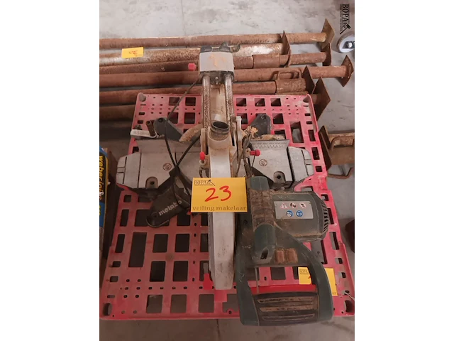 Lot 23 - afkortzaag metabo - afbeelding 1 van  4