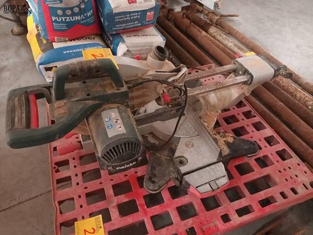 Lot 23 - afkortzaag metabo - afbeelding 3 van  4
