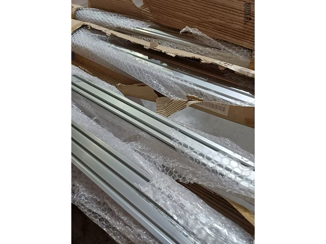 Lot 23 - aluminium rails - 5 stuks - afbeelding 1 van  6