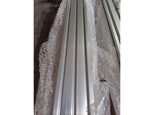 Lot 23 - aluminium rails - 5 stuks - afbeelding 3 van  6