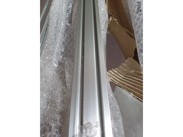 Lot 23 - aluminium rails - 5 stuks - afbeelding 4 van  6