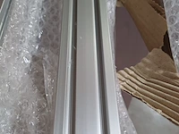 Lot 23 - aluminium rails - 5 stuks - afbeelding 4 van  6